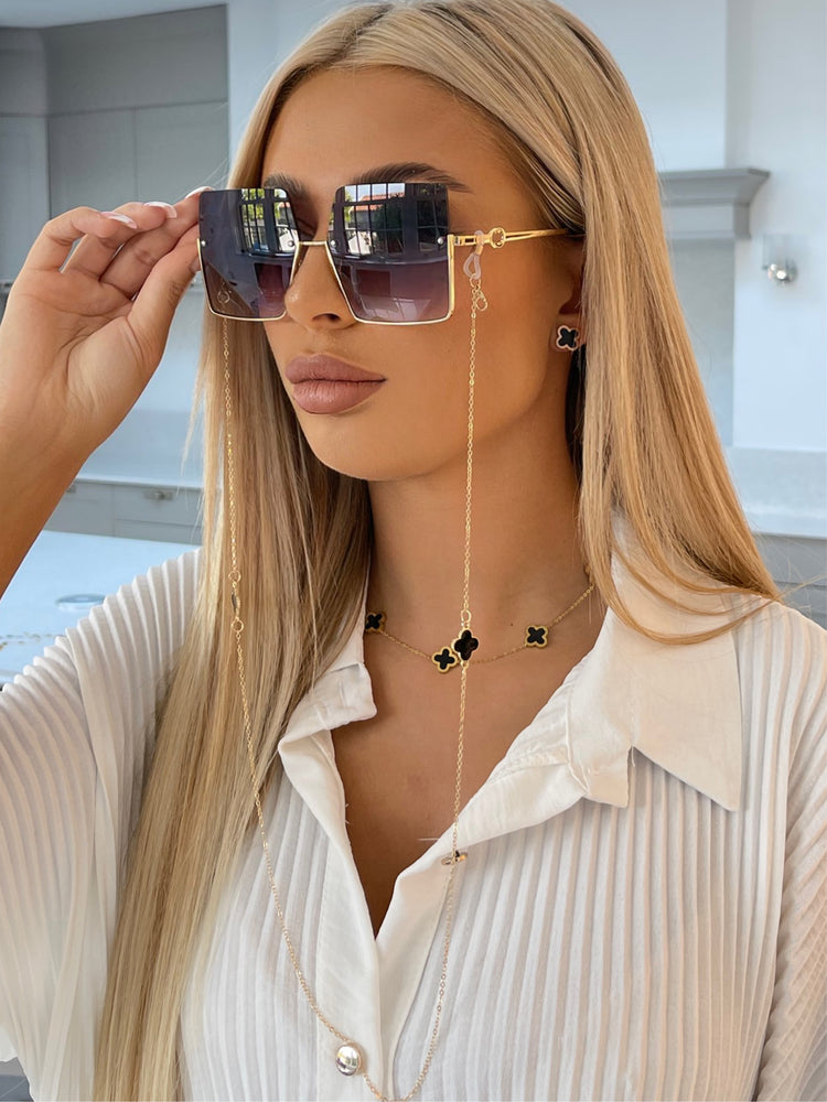 Clover Sunglasses and Chain in Black